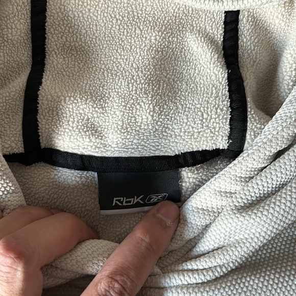 Reebok vintage hoodie cream fits like large - Picture 3 of 5